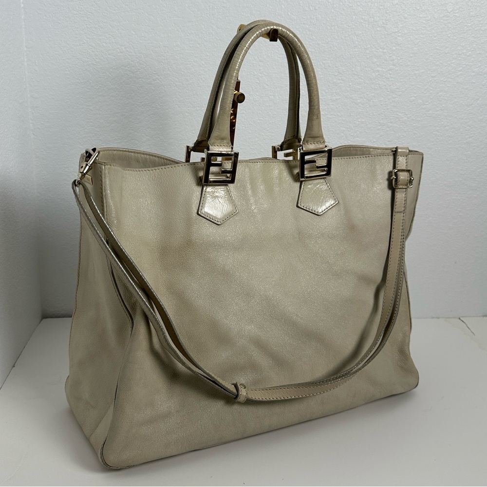 💯Authentic Fendi Leather Tote Bag🍀 - Picture 3 of 16